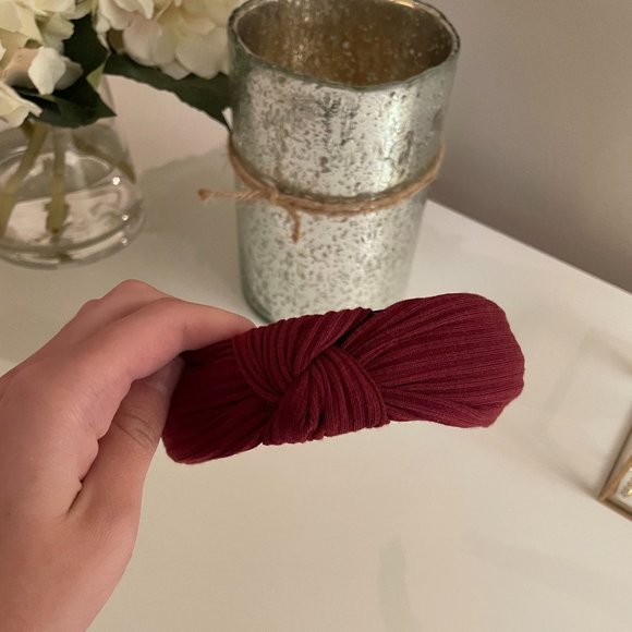 Knot Headband - Picture 3 of 3